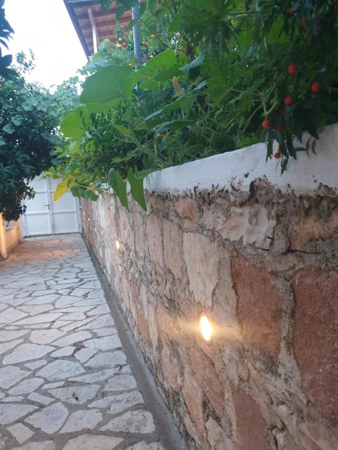 Rosemary House Casa de hóspedes Sarandë Exterior foto