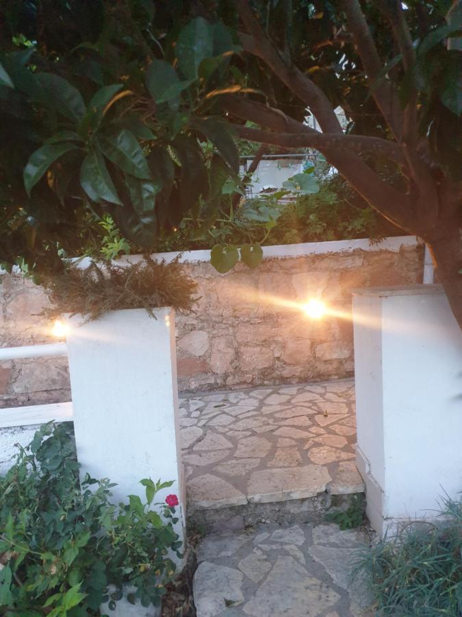 Rosemary House Casa de hóspedes Sarandë Exterior foto