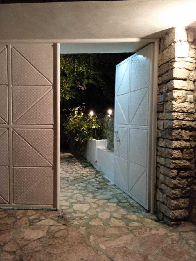 Rosemary House Casa de hóspedes Sarandë Exterior foto